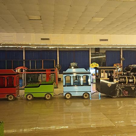 Krishna Fun Land Otel Mathura Dış mekan fotoğraf